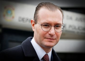 Comissão do Senado aprova indicação de Zanin ao STF, e plenário vota logo mais