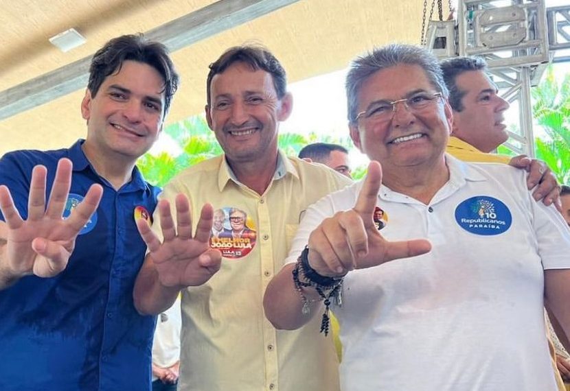 Adriano e Zé Pedro agradecem a João Azevêdo pela pavimentação asfáltica na cidade de Fagundes