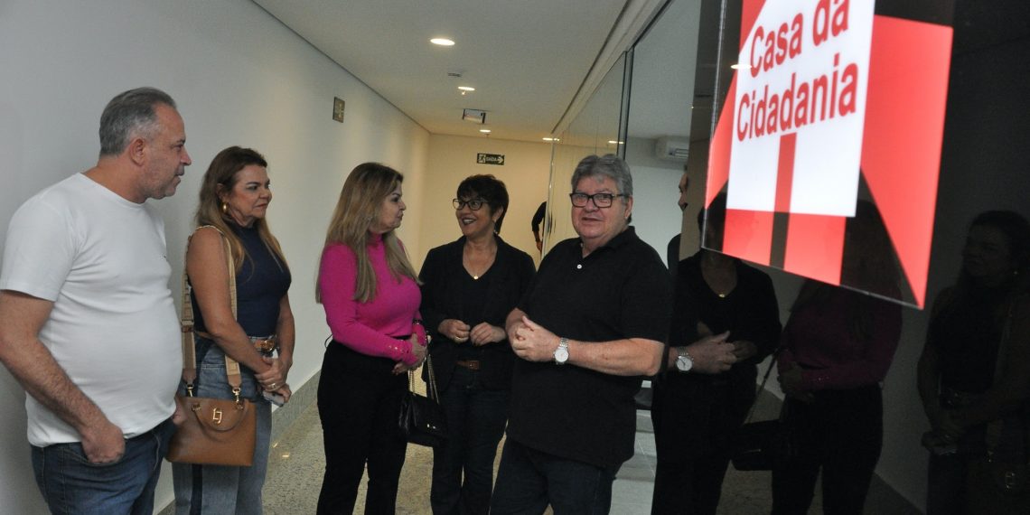 João Azevêdo visita Casa da Cidadania do Governo no Partage Shopping e destaca importância do equipamento para Campina e região