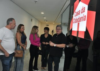 João Azevêdo visita Casa da Cidadania do Governo no Partage Shopping e destaca importância do equipamento para Campina e região