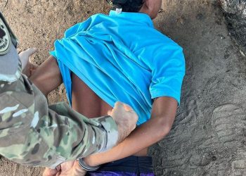 Polícia prende trio e apreende drogas e armas durante ação para combater formação de ‘Cracolândia’ em Tambaú