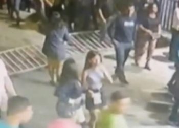 Multidão derruba portões do Parque do Povo, em Campina Grande