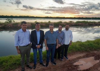 Mersinho discute com ministro da Pesca melhorias na produção de camarão na Paraíba