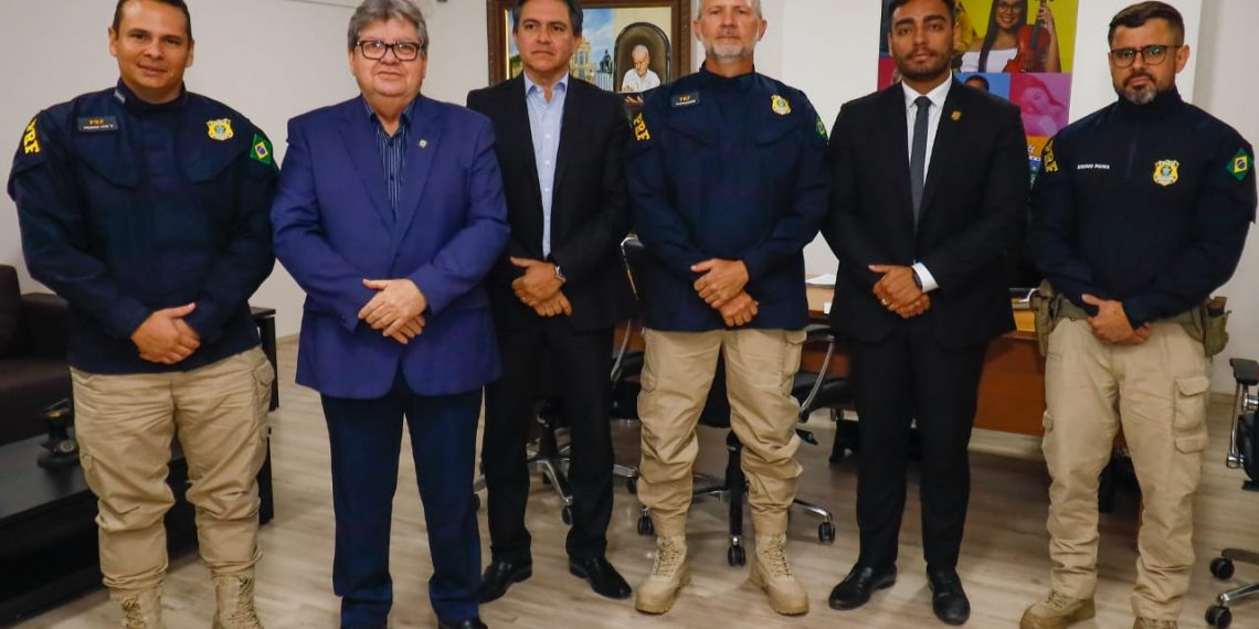 João Azevêdo ressalta parceria com PRF na Paraíba e investimentos em tecnologia na Segurança Pública