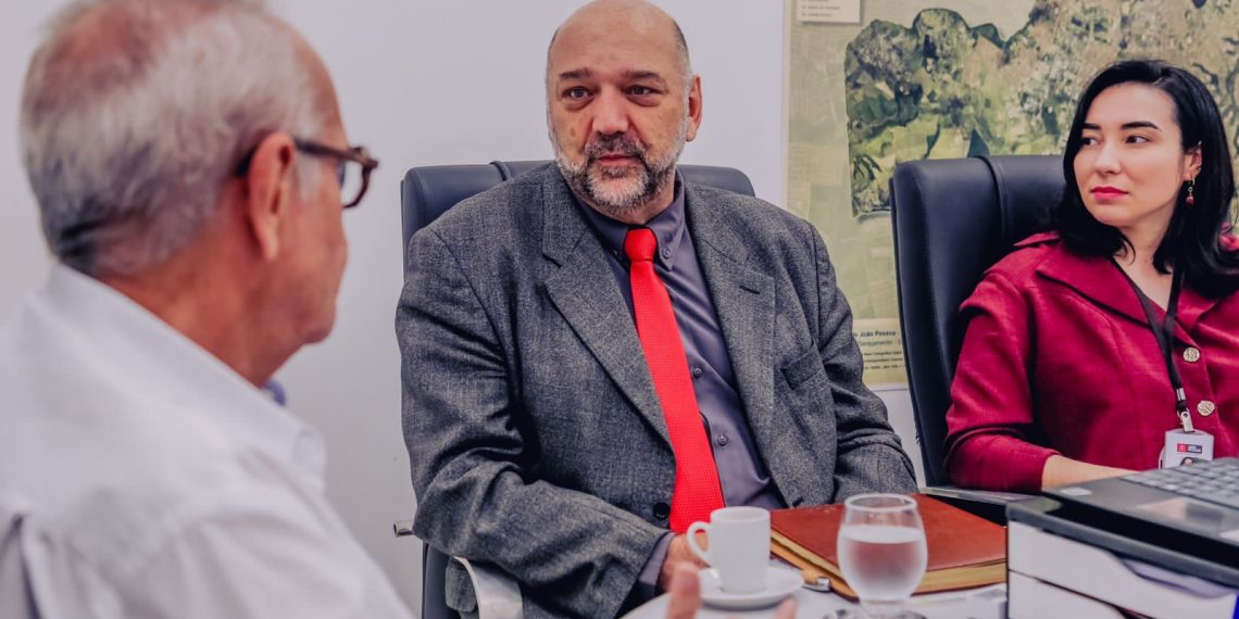 Cícero Lucena recebe diretor do Banco NDB Brics e discute parcerias