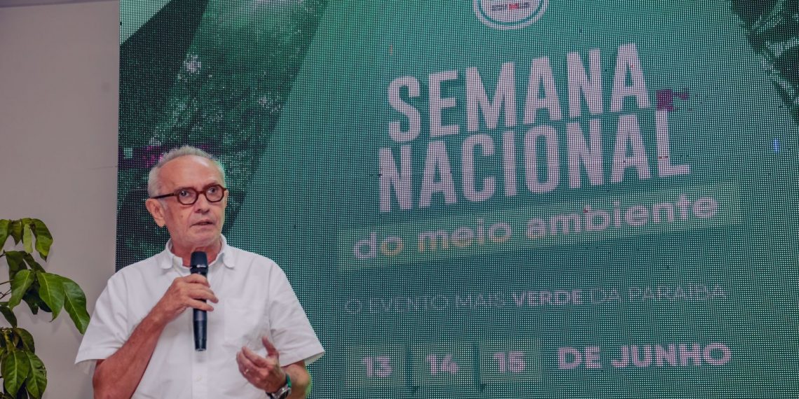 Prefeito premia estudantes da Rede Municipal que desenvolveram melhor aplicativo para o meio ambiente