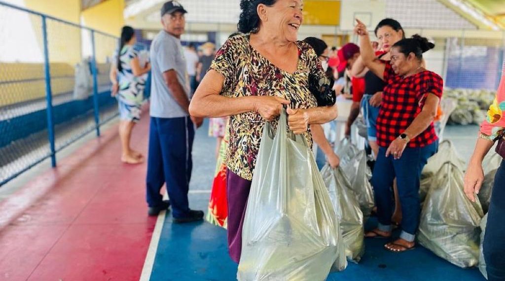 Prefeitura entrega 29 mil espigas de milho para mais de 700 famílias de Pedras de Fogo