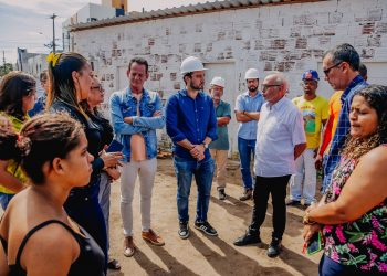 Cícero Lucena acompanha andamento das obras do primeiro residencial quilombola, em Paratibe