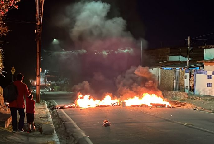 Comunidade protesta após operação policial no Tambiá, em João Pessoa