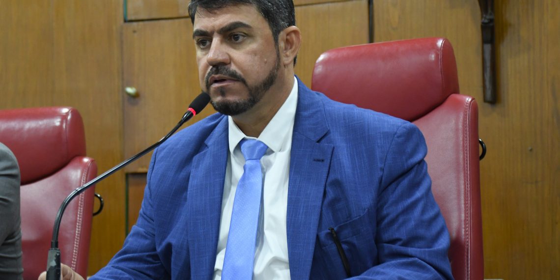 Dinho comemora aprovação nas contas relativas ao exercício financeiro de 2021