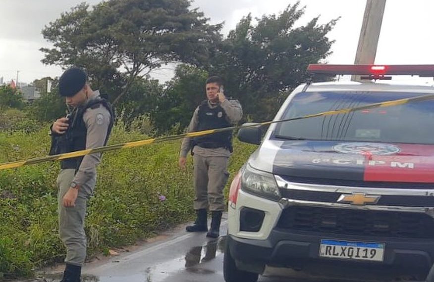 Homem morre após ser atingido por vários tiros enquanto pilotava moto em Cabedelo