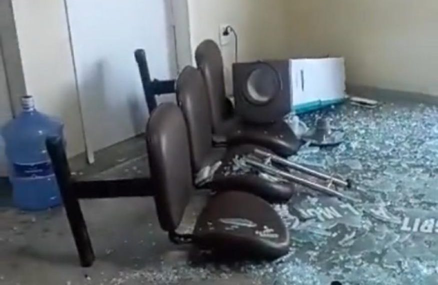 Homem tem ataque de fúria e destrói equipamentos em hospital de Caaporã, na Paraíba