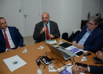 João Azevêdo recebe representantes do Brics e discute projetos de segurança hídrica para o Curimataú e Sertão