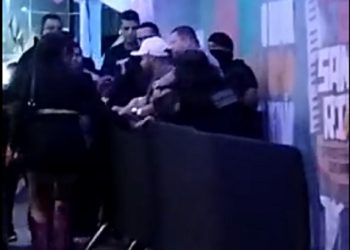 ASSISTA: Neto do Vice-Prefeito e Secretário de Cultura de Santa Rita, trocam tapas na Praça do Povo