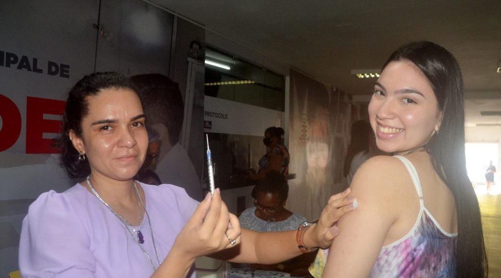 Vacinação contra Influenza e Covid-19 é ofertada em diversos serviços de saúde de João Pessoa