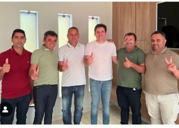 Prefeito de Riacho dos Cavalos deixa Aguinaldo Ribeiro e firma parceria com Hugo Motta