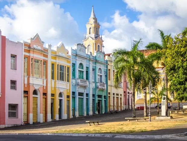 Artistas levam às ruas espetáculo que informa sobre leis de João Pessoa