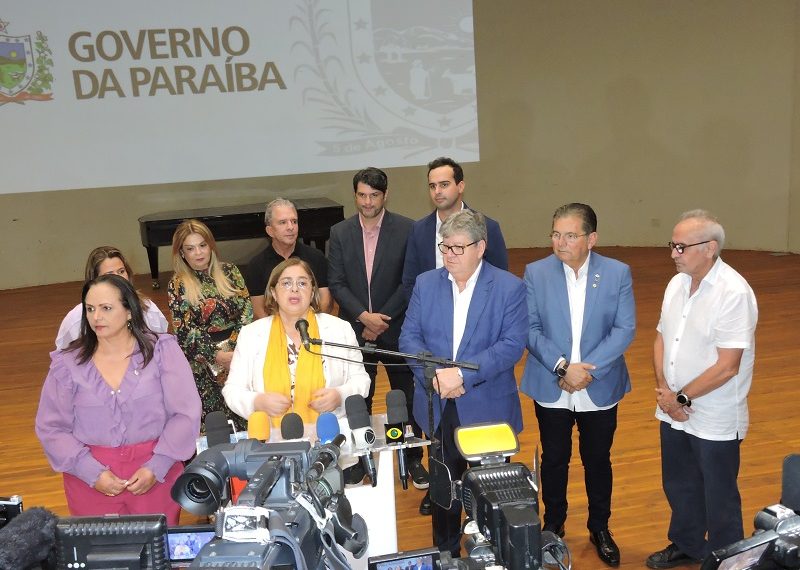João Azevêdo e ministra Cida Gonçalves assinam acordo de cooperação técnica e Patos ganha a primeira Casa da Mulher Brasileira do Sertão