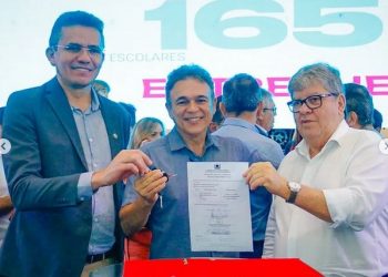 Deputado Galego Souza parabeniza Governador pela entrega de mais 60 ônibus escolares