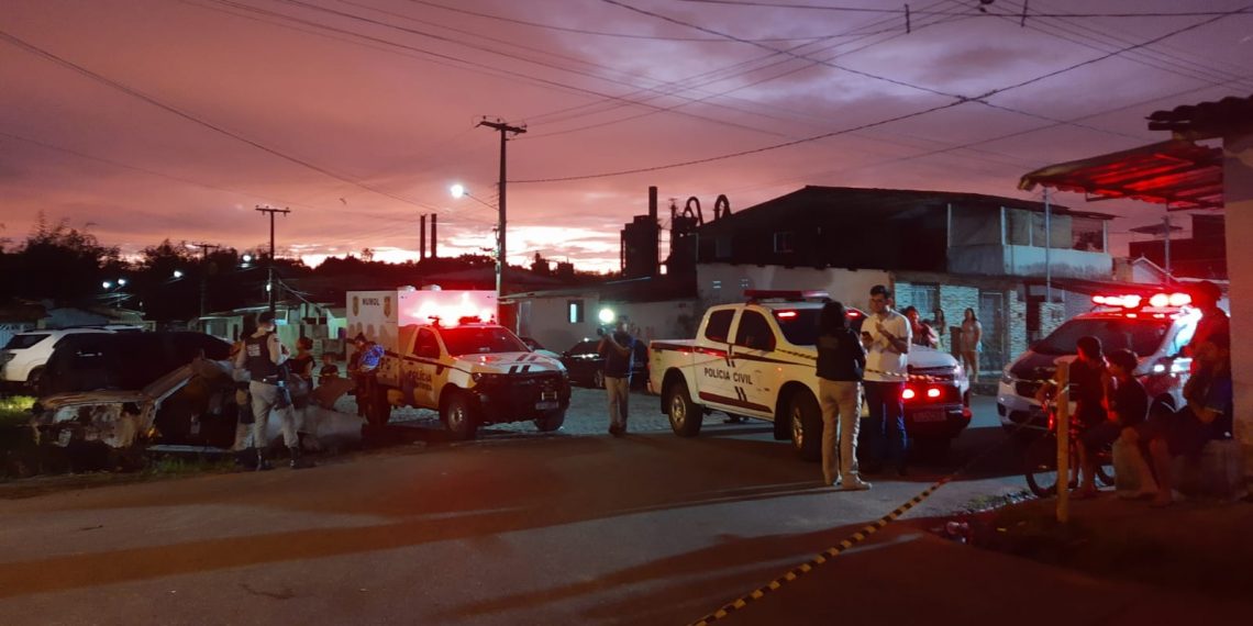 Ataque a tiros deixa um morto e dois feridos no Distrito Mecânico em JP; dupla suspeita foi presa