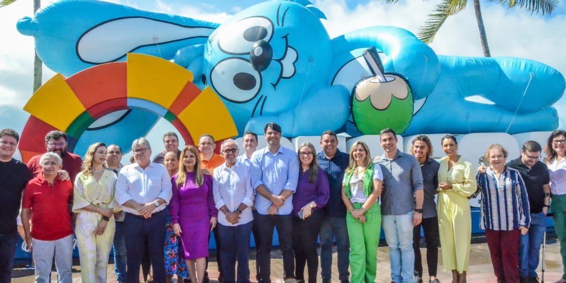 Cícero Lucena recebe Sansão gigante e destaca divulgação turística da Capital