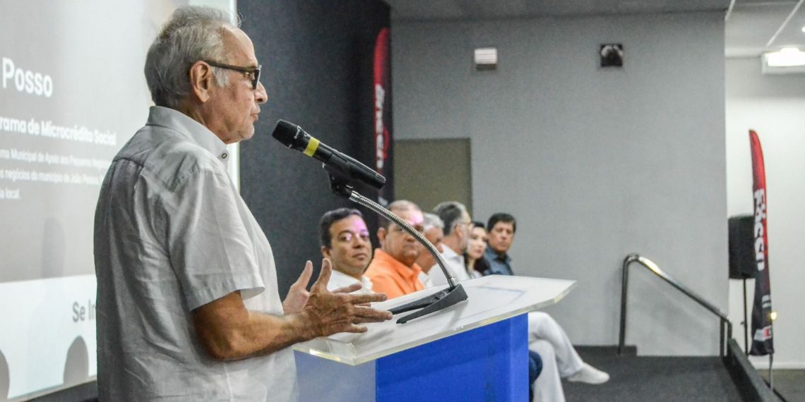 Cícero Lucena entrega mais 92 certificados a empreendedores contemplados pelo ‘Eu Posso’