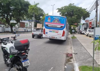 Ciclista fica gravemente ferido após ser atropelado por ônibus na avenida Epitácio Pessoa, em João Pessoa