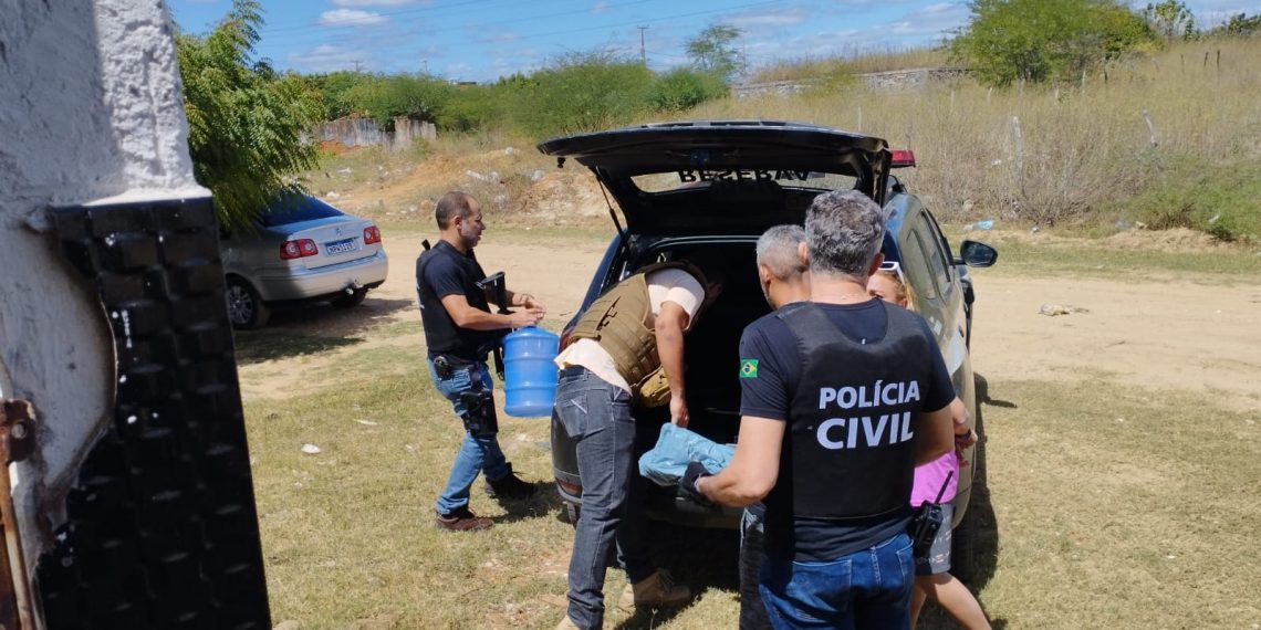 Polícia encerra festa ‘regada’ a cocaína e maconha e prende duas pessoas em balneário em Patos