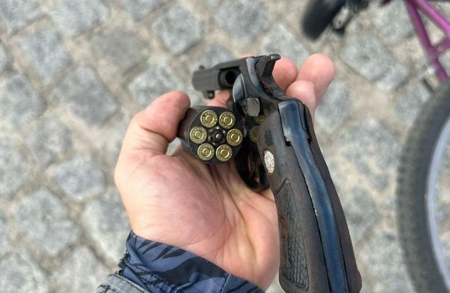 Polícia prende 11 suspeitos e aprende nove armas em 72h de operação na cidade de Bayeux