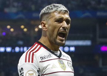 Arrascaeta estraga a festa do Palmeiras e garante empate do Flamengo