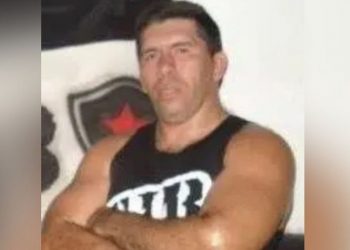 Troca de tiros entre vigilante e assaltantes dentro de escola deixa alunos apavorados, em Mangabeira