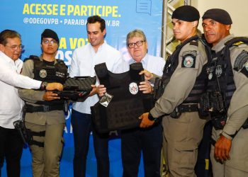 PM recebe fardamento e equipamentos durante plenárias do Orçamento Democrático no Sertão