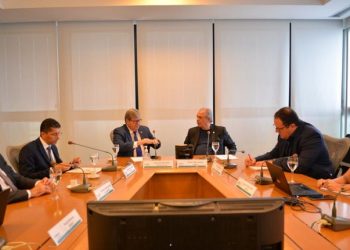 João Azevêdo se reúne com presidente do BNDES no Rio de Janeiro e garante R$ 550 milhões de investimentos em infraestrutura