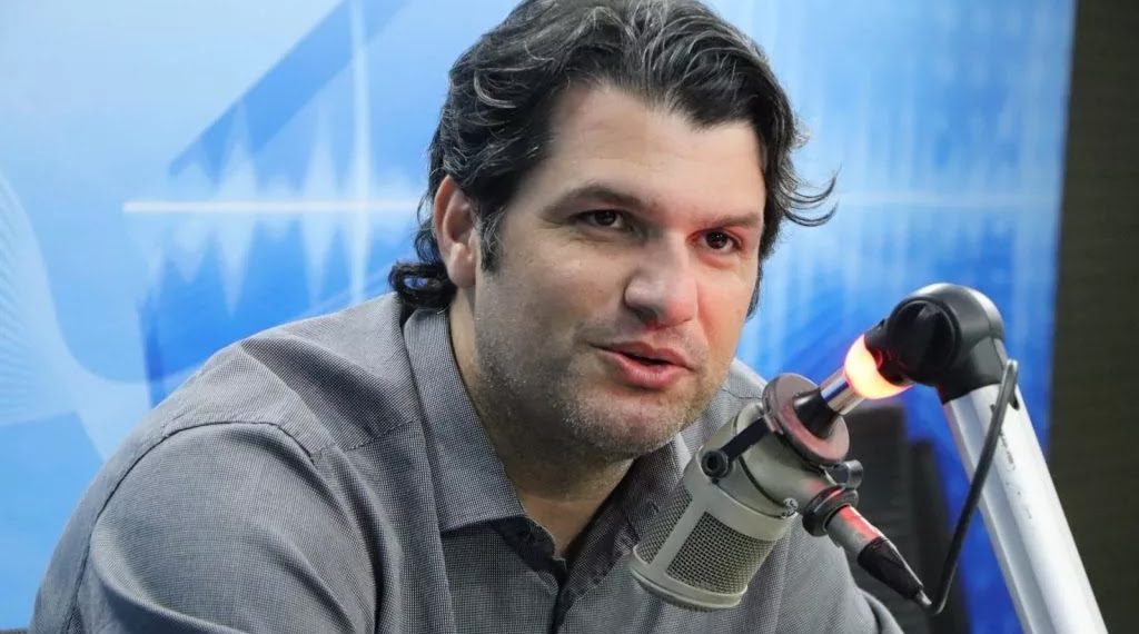 Léo Bezerra defende união de grupos e crê em consenso entre João, Cícero e Vitor Hugo