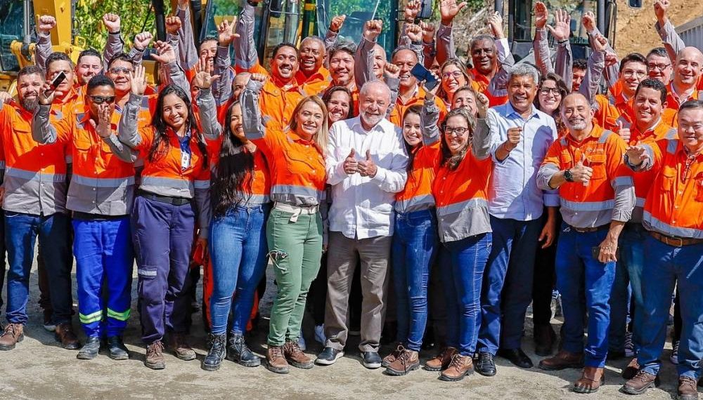 Lula anuncia retomada do PAC com obra da Ferrovia Oeste-Leste