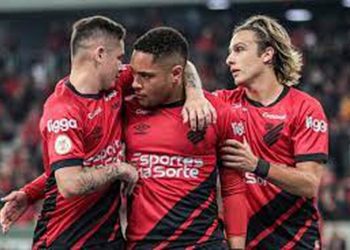 Com estreia de Vidal, Athletico vence o Bahia e sobe na tabela do Brasileirão