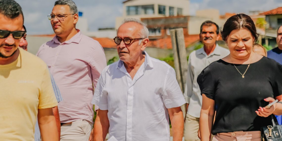 Cícero entrega 31 ruas pavimentadas em 17 bairros de João Pessoa e 52 vias asfaltadas