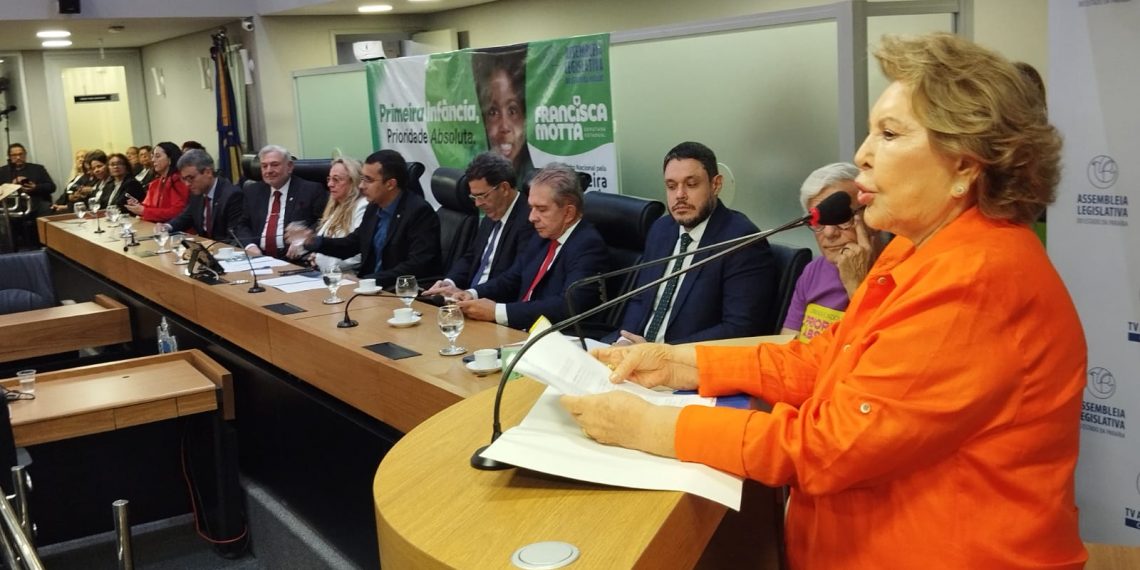 ALPB debate ações de conscientização da Primeira Infância e entrega título de cidadão paraibano ao juiz Hugo Zaher