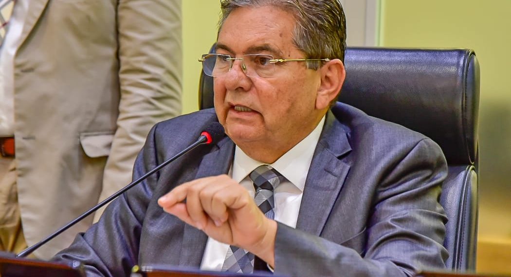 Adriano parabeniza governador João Azevêdo pela desoneração do extra das Forças de Segurança