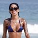 Com biquíni minúsculo, irmã de Gabigol chama atenção em dia de praia; confira