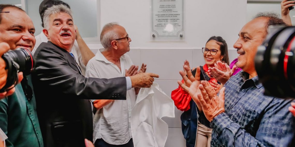 Cicero Lucena entrega nova área verde e aparelho de raio X da UPA de Cruz das Armas e anuncia a construção de duas novas unidades