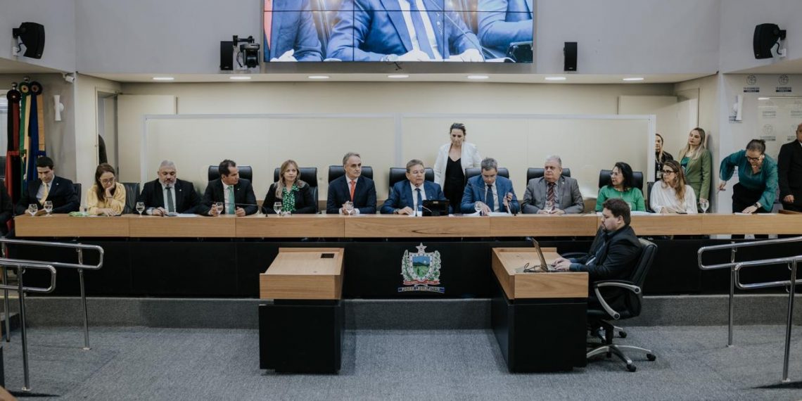 Polícia do DF cumpre mandado de busca e apreensão contra Jair Renan Bolsonaro