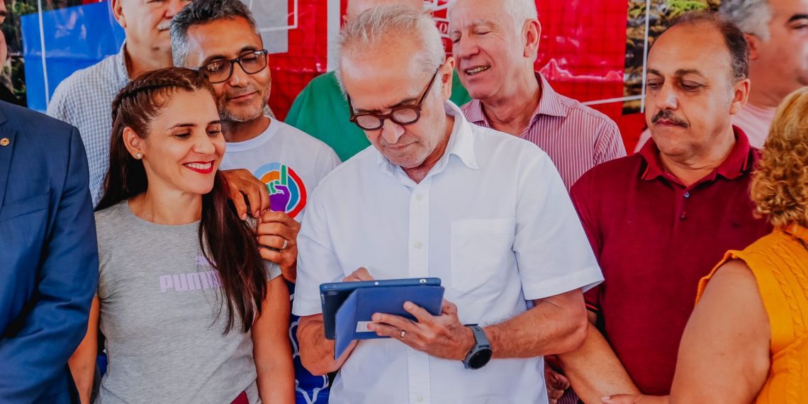 Prefeito Cícero Lucena assina Ordem de Serviço para pavimentação de 15 ruas em Mangabeira