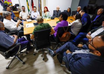 João Azevêdo recebe Fórum que reúne os partidos de esquerda em Campina Grande