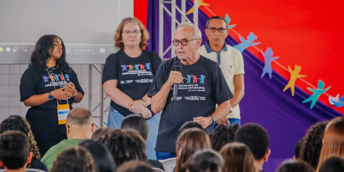 Prefeito assina Decreto para que todas as escolas da Rede Municipal de João Pessoa tenham grêmios estudantis