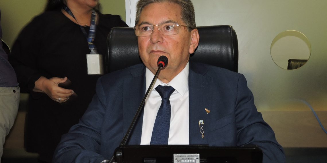 Adriano Galdino convida João Azevedo para o Republicanos