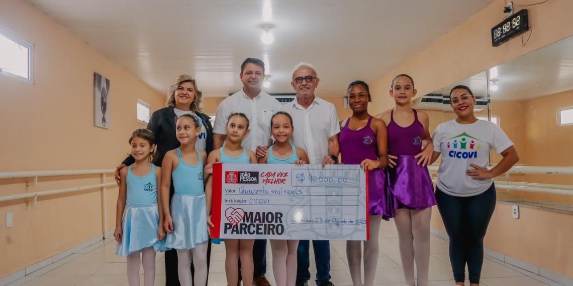 Prefeito dedica dia inteiro a agenda no Valentina, com entrega de obras e ações em benefício dos moradores