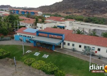 Universidade na Paraíba proíbe alunas de usar decotes, minissaias e calças curtas