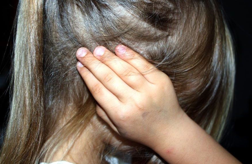 Avó é presa suspeita de torturar neta de 7 anos com colher quente em Cabedelo