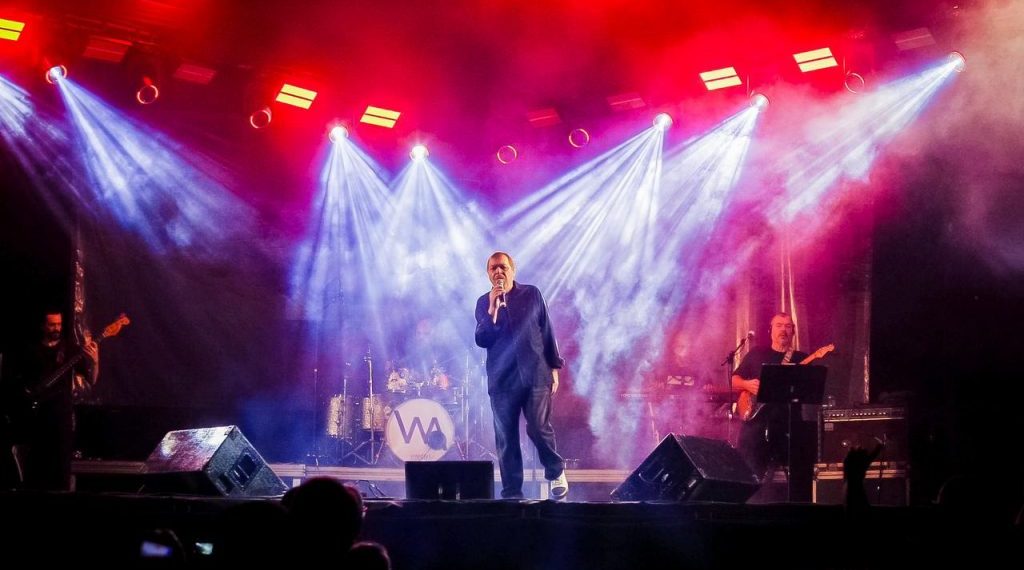 Festa das Neves é encerrada com shows de Peninha e Vinícius Mendes